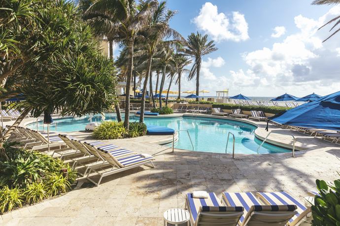 Eau Palm Beach Resort - Zwembad