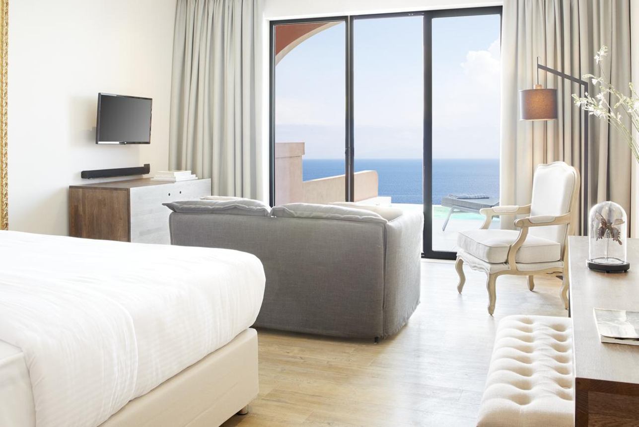 MarBella Nido - Deluxe Junior Pool Suite