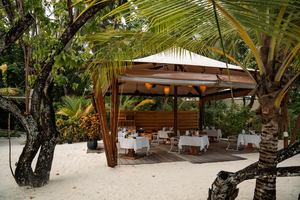 Constance Moofushi Resort - Restaurants/Cafes