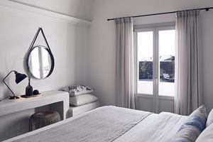 Santo Pure Oia Luxury Suites & Spa - Pool Front Suite jacuzzi terrace