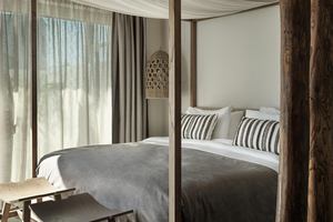 Lindian Village - Curio Collection by Hilton - Bohemian Pool Suite