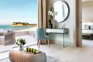 Deluxe Beachfront Suite
