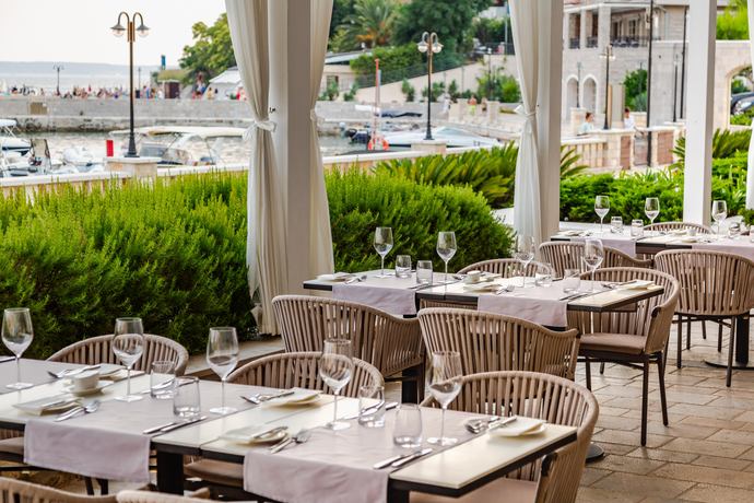 Lazure Hotel & Marina - Restaurants/Cafes