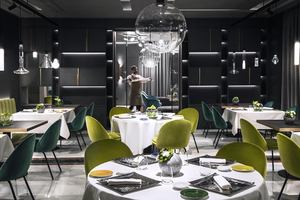 Plaza e de Russie - Restaurants/Cafes