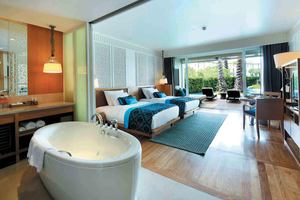 Premier Pool Terrace Kamer