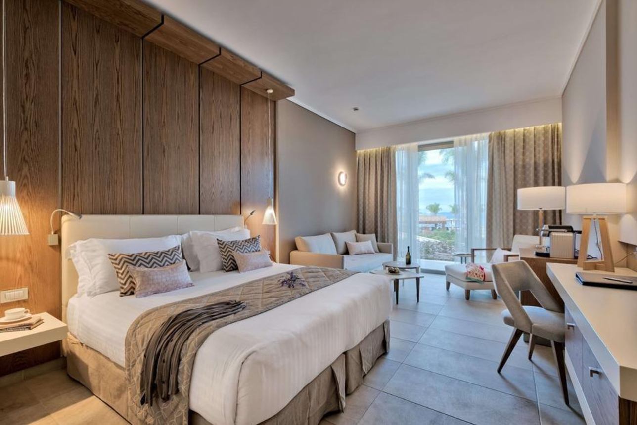 Miraggio Thermal Spa Resort - Deluxe Kamer Zwembadzicht 