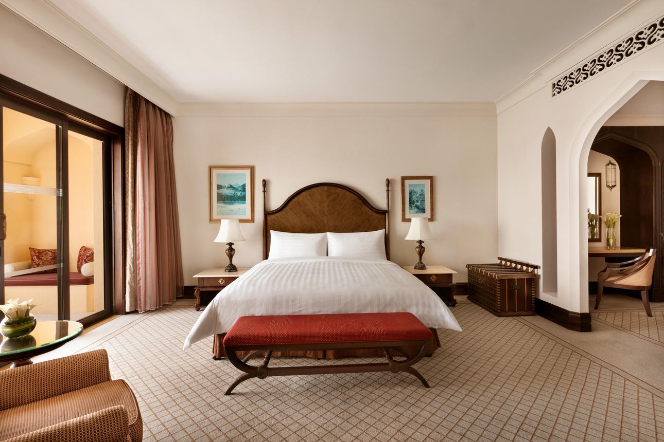 Shangri-La Hotel Qaryat Al Beri - Executive Suite