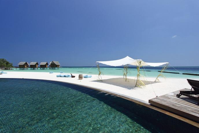 Constance Moofushi Resort - Zwembad